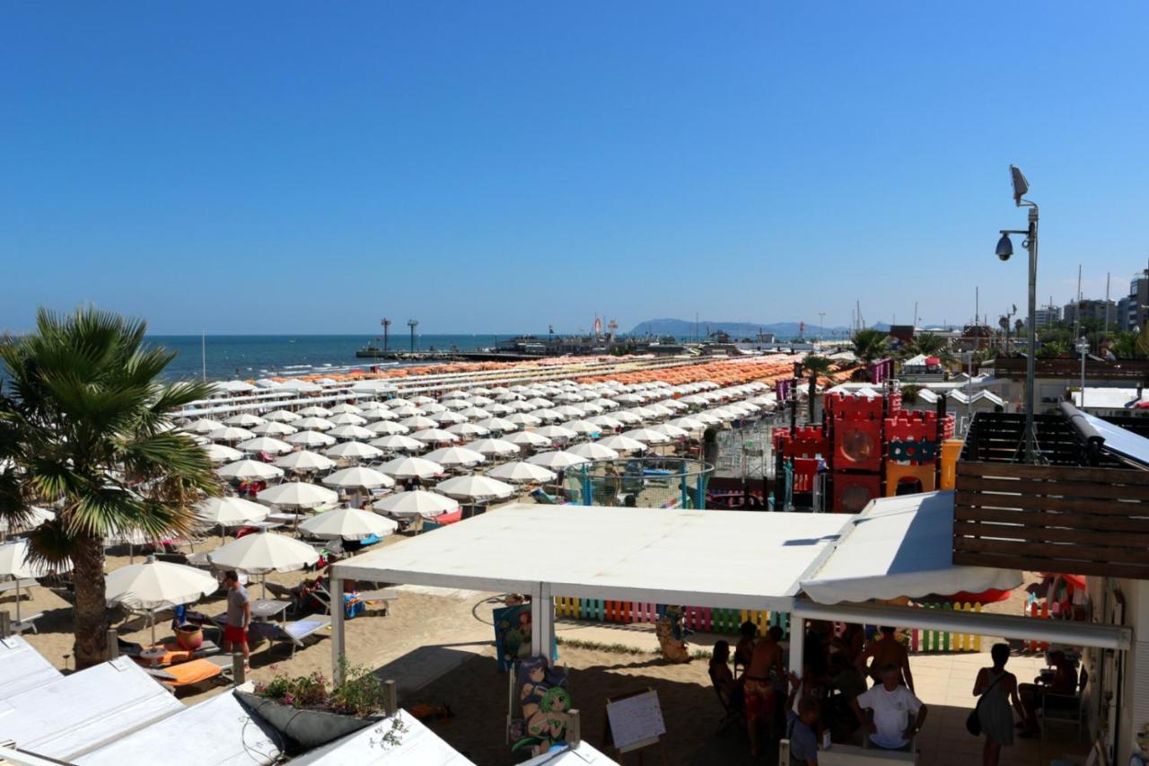 Hotel Record Riccione Exteriér fotografie